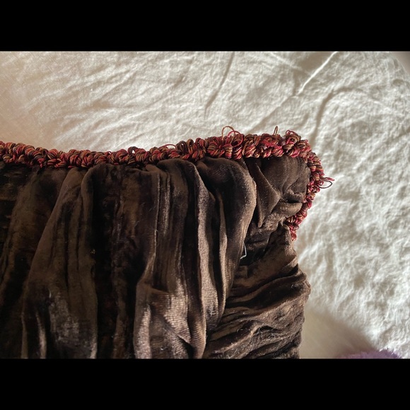 BELLA ROSE velvet accent pillow - Picture 6 of 13
